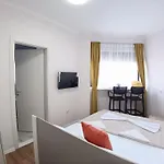 Auras Sweet * تيرانا