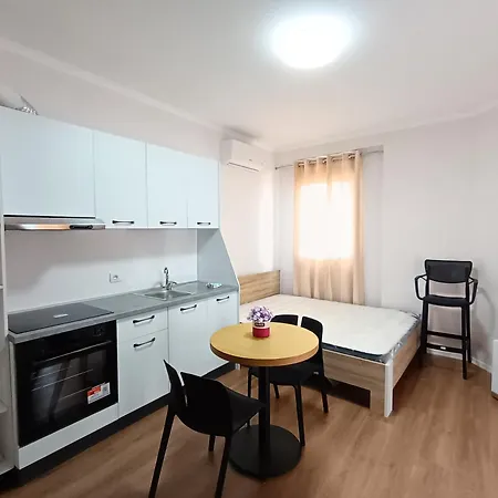 Auras Sweet * Tirana