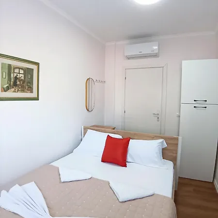 Auras Sweet * Tirana