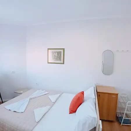 Auras Sweet * Tirana