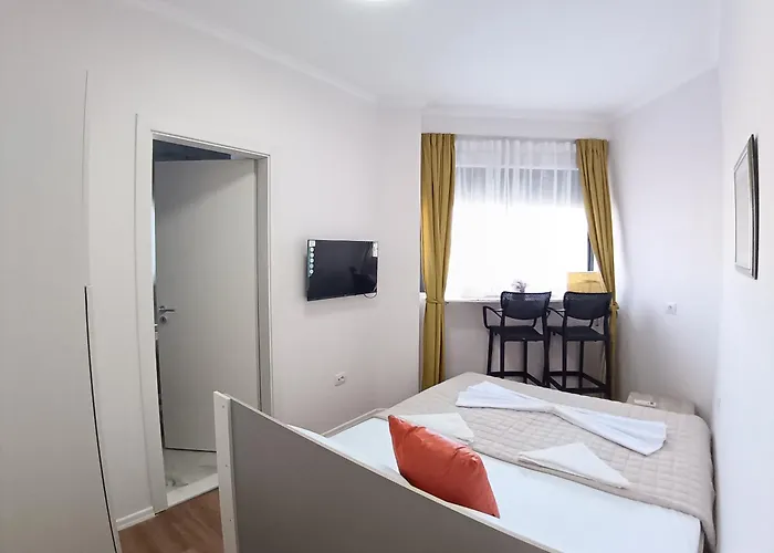 Auras Sweet * Tirana